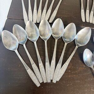 7 Custom Craft Vintage Stainless Embossed Floral Handle Table Spoon 7IN Taiwan